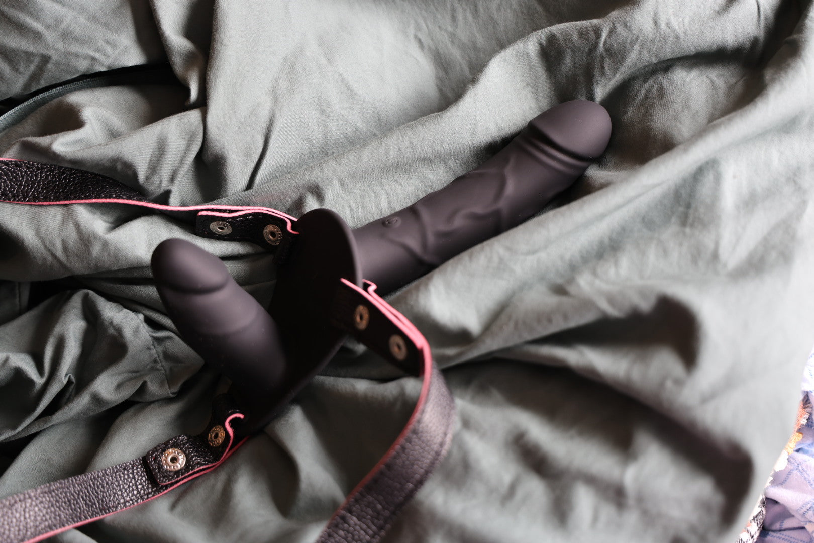 Strap on dildo harness